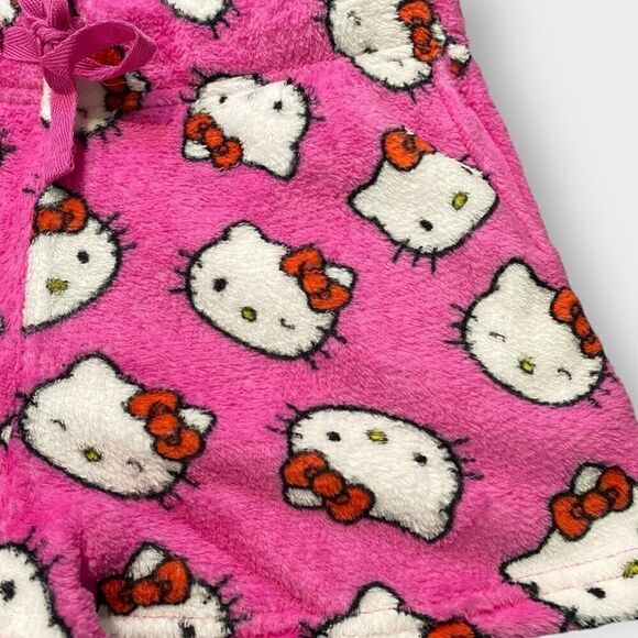 Hello Kitty Sanrio Fuzzy Soft Touch Pajama Shorts Womens size L New with Tags - Picture 4 of 8